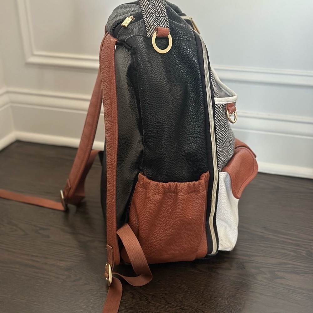 Itzy Ritzy Brown and White Baby Diaper Bag with Leather Accents - Picture 6 of 11